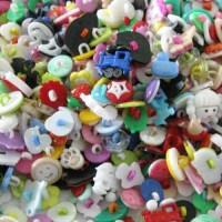 Набір з 200 різноманітних пластикових ґудзиків на ніжці з вушком